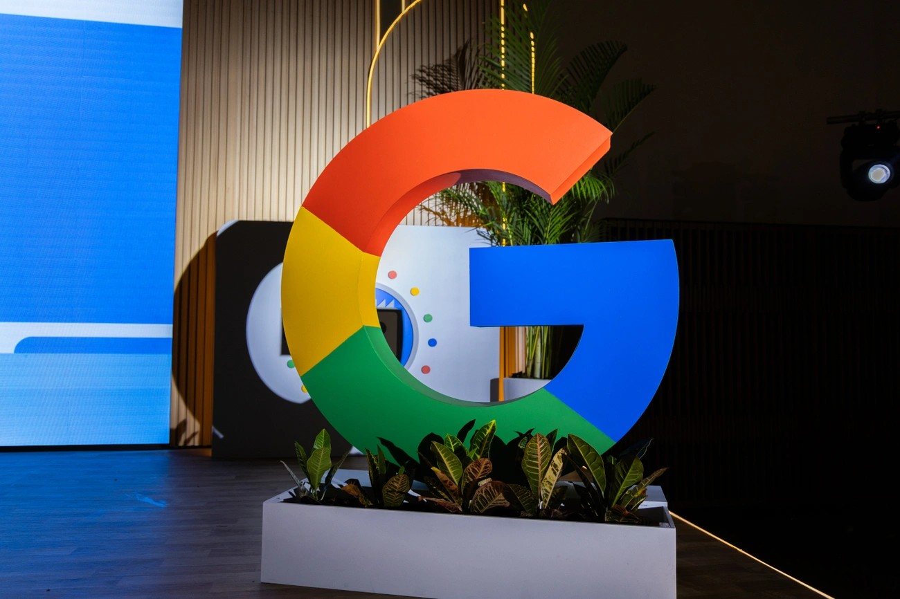 Google logo representing site architecture and internal linking review